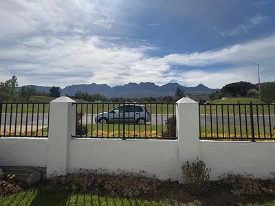 3 Bedroom Townhouse For Sale in Somerset West - img