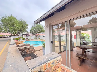 3 Bedroom Townhouse For Sale in Kempton Park - img