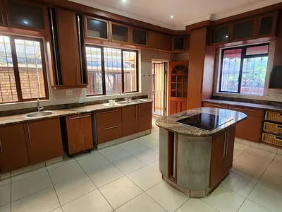 6 Bedroom House For Sale in Margate - Elhx.webp