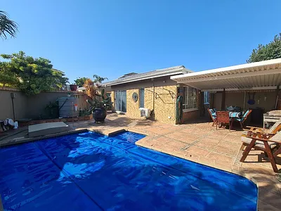 4 Bedroom Townhouse For Sale in Margate - 8mvA.webp