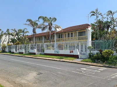 3 Bedroom Townhouse For Sale in Margate - rnEZ.webp