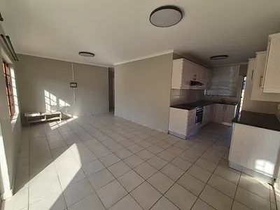 3 Bedroom Townhouse To Rent in Margate - C0b2.webp