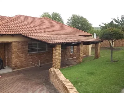 2 Bedroom Townhouse For Sale in Newcastle - TAAd.webp