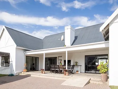4 Bedroom House For Sale in St Francis Bay - ZWeH.webp