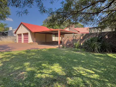 5 Bedroom House For Sale in Kempton Park - ooRw.webp