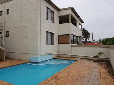 2 Bedroom Apartment For Sale in Margate - zjxj.webp