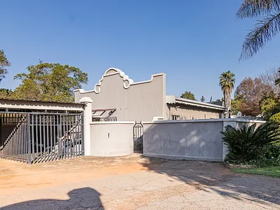 2 Bedroom Townhouse For Sale in Roodepoort - img