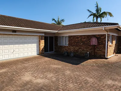 3 Bedroom Townhouse For Sale in Margate - 8l8h.webp