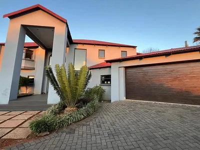 5 Bedroom House For Sale in Kempton Park - nDds.webp