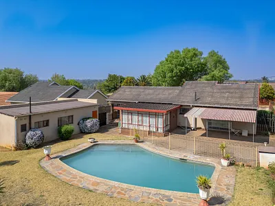 3 Bedroom House For Sale in Kempton Park - ml0v.webp