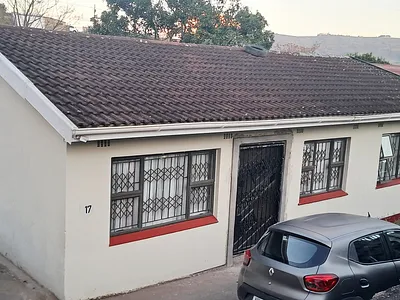 3 Bedroom House For Sale in Pinetown - Y85V.webp