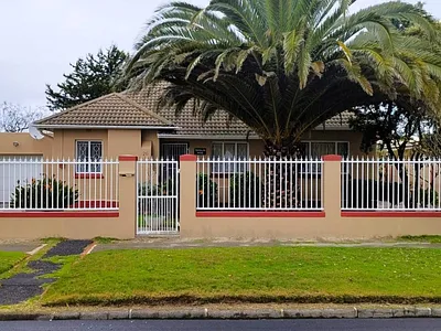 4 Bedroom House To Rent in Cape Town - xuaZ.webp