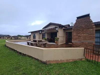 2 Bedroom Townhouse For Sale in Margate - WOh6.webp