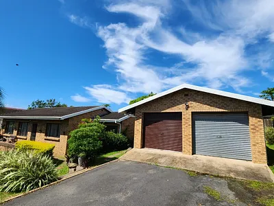 4 Bedroom House For Sale in Margate - RYWX.webp