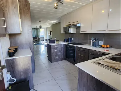 3 Bedroom Apartment For Sale in Midrand - Pok2.webp
