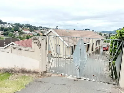 4 Bedroom House For Sale in Pinetown - Si0B.webp