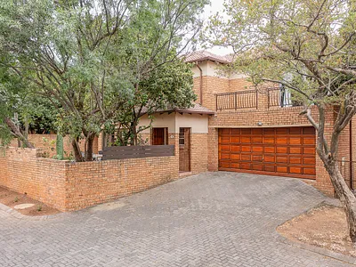 3 Bedroom Townhouse For Sale in Roodepoort - img