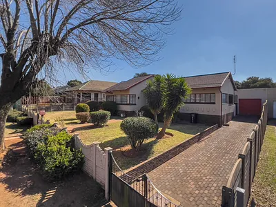 3 Bedroom House For Sale in Kempton Park - D5ks.webp