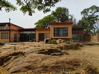 4 Bedroom House For Sale in Glen Austin, Midrand - 6aD8.webp