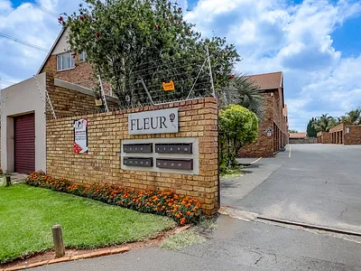 3 Bedroom Townhouse For Sale in Kempton Park - t8MW.webp