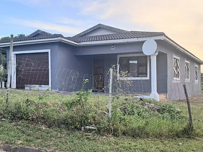 4 Bedroom House For Sale in Chatsworth - KVdn.webp