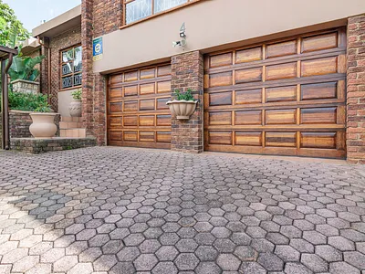 3 Bedroom House For Sale in Roodepoort - Mz8E.webp