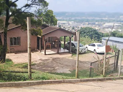 6 Bedroom House For Sale in Durban - img
