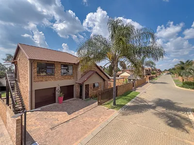 3 Bedroom Townhouse For Sale in Kempton Park - img
