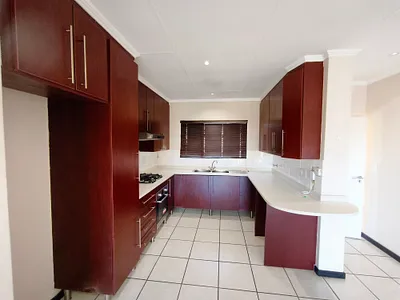2 Bedroom Apartment To Rent in Sandton - img