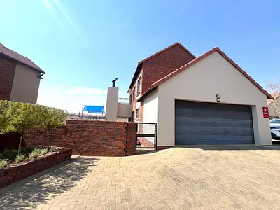 3 Bedroom Townhouse For Sale in Wild Olive Estate, Bloemfontein - nwvq.webp