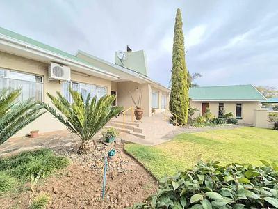 4 Bedroom House For Sale in Bloemfontein - jX0O.webp