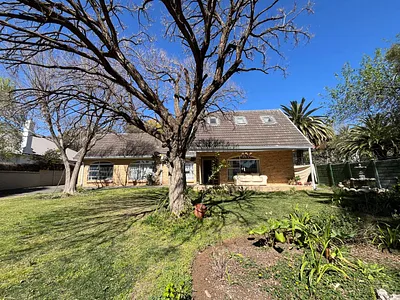 4 Bedroom House For Sale in Bloemfontein - V1ew.webp