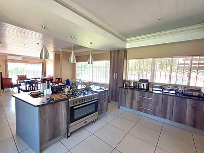 4 Bedroom House For Sale in Bloemfontein - img