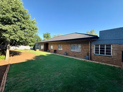 4 Bedroom House For Sale in Bloemfontein - tH2B.webp