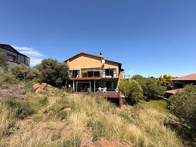 4 Bedroom House For Sale in Bloemfontein - img