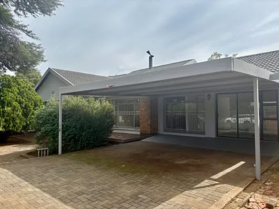 3 Bedroom House For Sale in Bloemfontein - 1vwd.webp