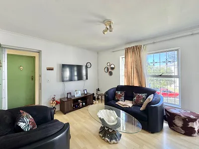 2 Bedroom Apartment For Sale in Cape Town - m0Fr.webp