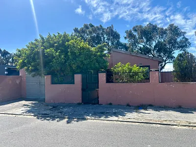 2 Bedroom House For Sale in Cape Town - img