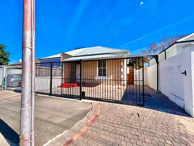 2 Bedroom House To Rent in Cape Town - 9kYn.webp