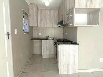 2 Bedroom Apartment For Sale in Blouberg - D1CU.webp