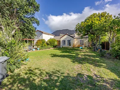 5 Bedroom House For Sale in Cape Town - sIaq.webp