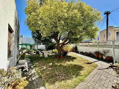 2 Bedroom House For Sale in Goodwood - hpCs.webp