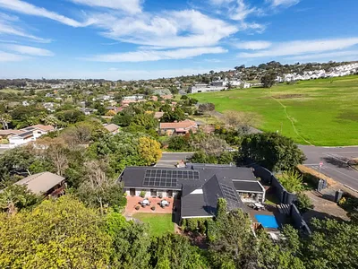 9 Bedroom House For Sale in Durbanville - g2Nn.webp