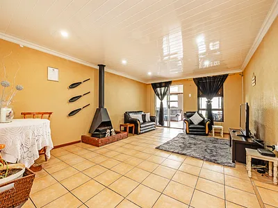 3 Bedroom House For Sale in Kraaifontein - RpBW.webp