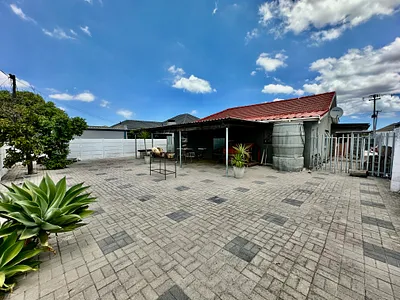 3 Bedroom House For Sale in Goodwood - WhJe.webp