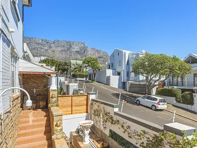4 Bedroom House For Sale in Cape Town - qTVV.webp