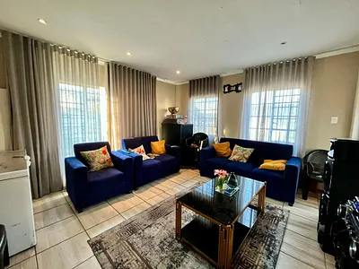 6 Bedroom House For Sale in Goodwood - 5kyu.webp