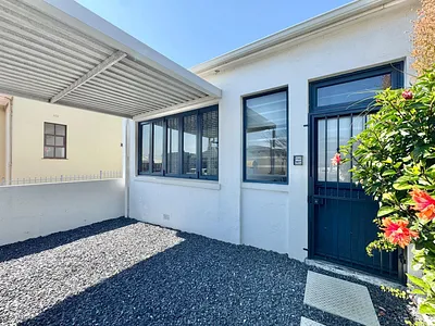 3 Bedroom House For Sale in Cape Town - UgBt.webp