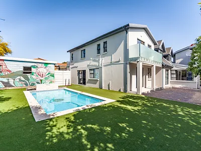 8 Bedroom House For Sale in Milnerton - vG2u.webp