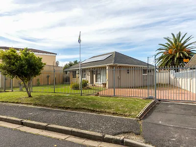 3 Bedroom House For Sale in Cape Town - Pfre.webp